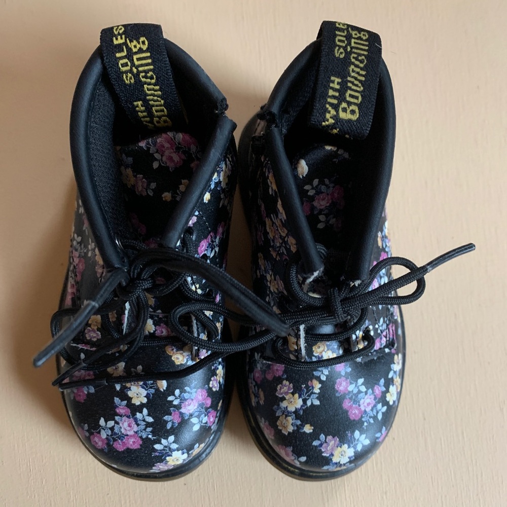 Dr Marten boots - black floral